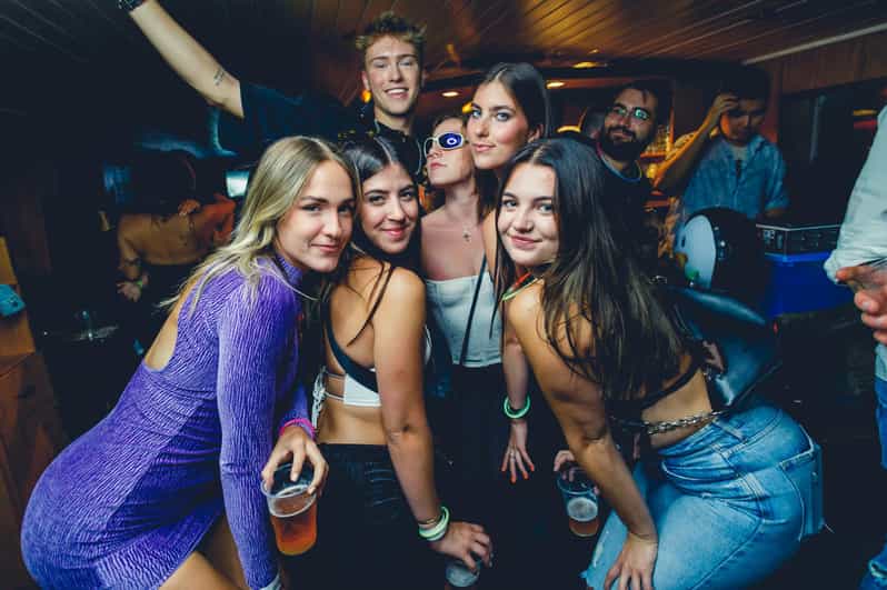 Prague: Boat Party with Unlimited Drinks & After Party Entry - Prague Castle and the Rudolfinum after dark