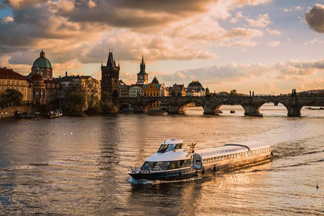 Prague Boats 3-hour Dinner Cruise - Prague by boat after the city lights come on
