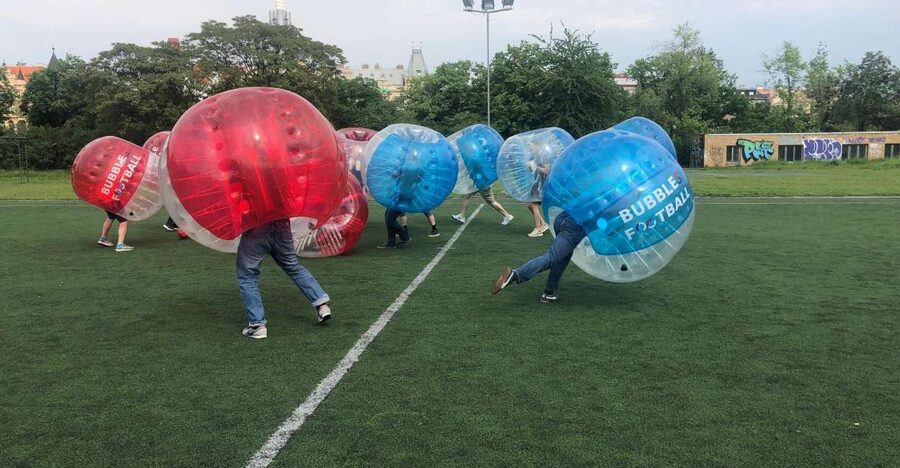 Prague: Bubbles football - Zorb Football in centrum - Arrival, changing, and the first safety briefing