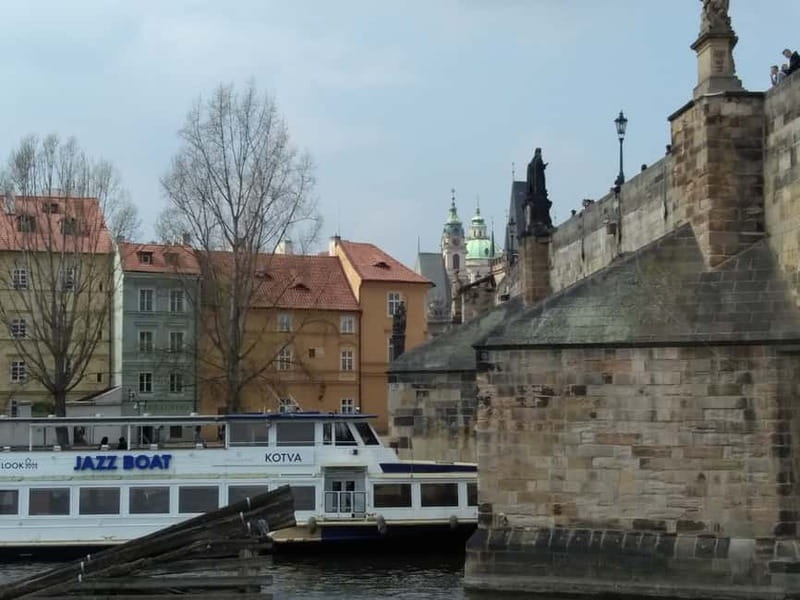 Prague: Bus and Boat Tour - Is $31 a fair price?