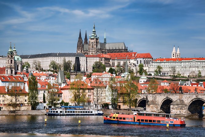 Prague: Bus Tour, Walking Tour, River Cruise and Lunch - How much walking should you expect?