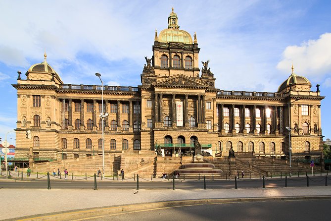 Prague: Bus Tour, Walking Tour, River Cruise and Lunch - The guides can make or break the day