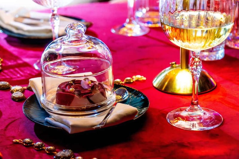 Prague: Cabaret Show at Medusa - Nightlife Prague - Who will enjoy this Prague night out