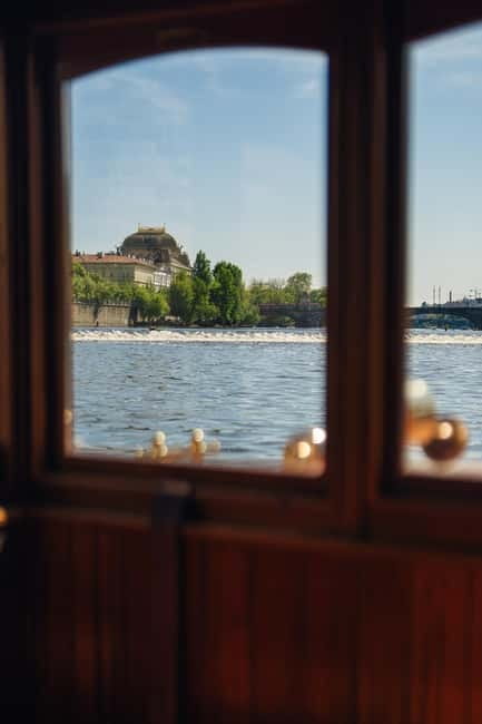 Prague: Canal Cruise Around Charles Bridge - Drinks, snacks, and the seasonal difference