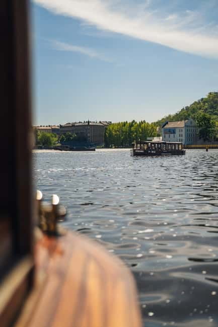 Prague: Canal Cruise Around Charles Bridge - Audio commentary and the role of the captain