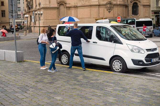 Prague Castle: Admission Ticket With Bus Transfer And Audioguide - Why the minibus makes Prague Castle easier