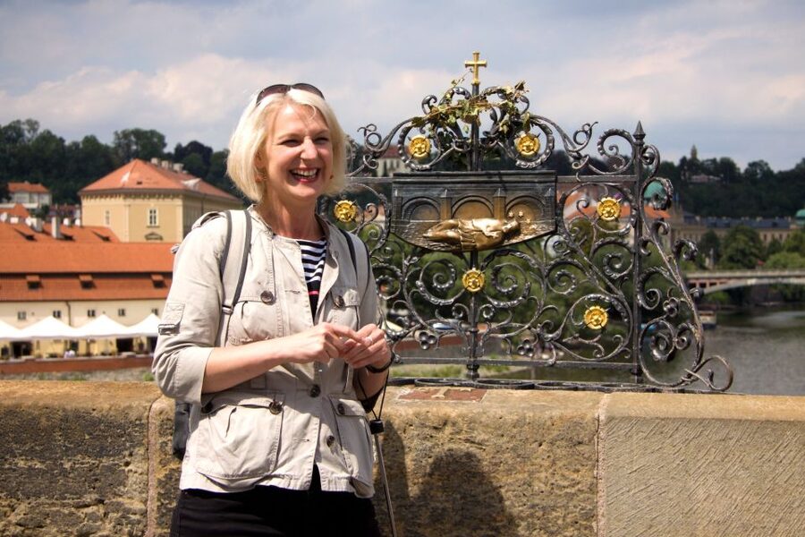Prague: Castle and Jewish Quarter Tour with Cruise and Lunch - The tram ride to Prague Castle