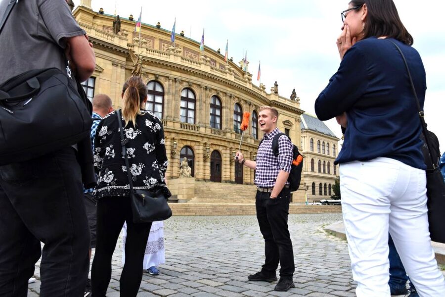 Prague: Castle and Jewish Quarter Tour with Cruise and Lunch - Charles Bridge and Lesser Town set the scene