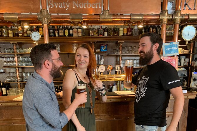 Prague Castle and Pubs Tour with Drinks Included - Seeing Prague Castle without entering paid areas