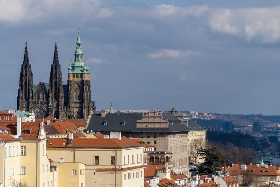 Prague: Castle Grounds & Highlights Walking Tour small-group - Guides make the difference