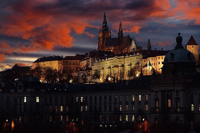 Prague Castle: Private fairytale walking tour - Prague Castle is a town, not a single monument