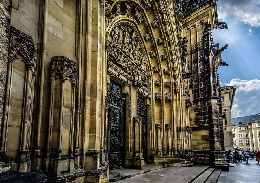 Prague Castle: Royal Palace, Cathedral, and Golden Lane Tour - Key points to know before you book
