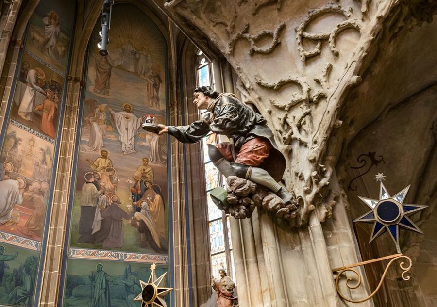 Prague Castle: Royal Palace, Cathedral, and Golden Lane Tour - The guide makes the biggest difference