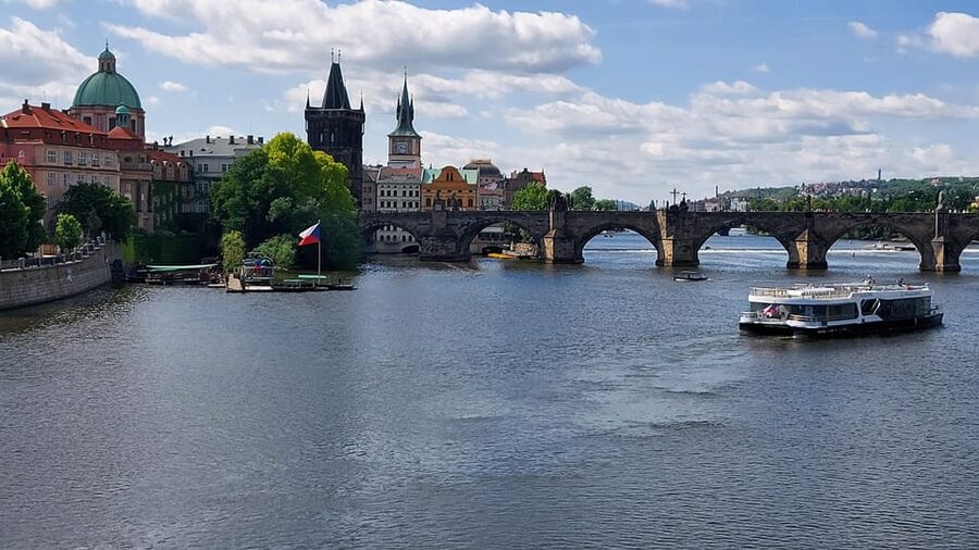 Prague Castle tour - Golden Lane in a 30-minute stop