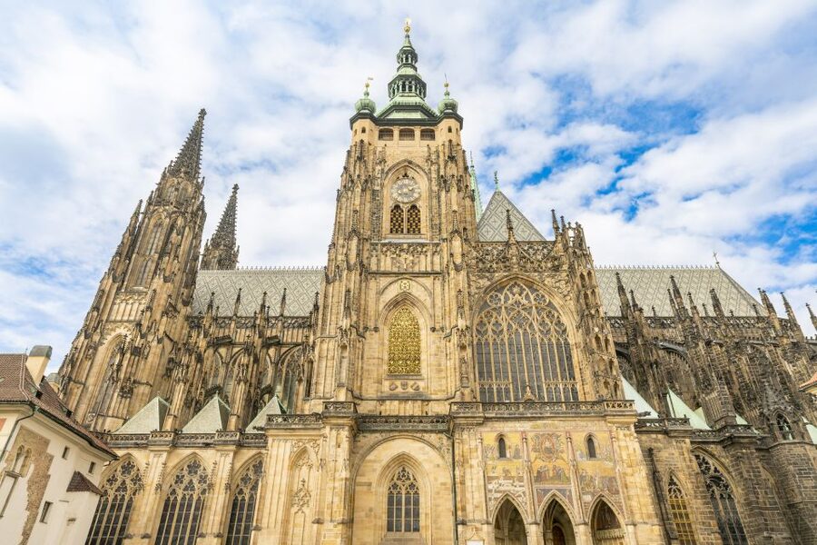 Prague: Castle Tour with Local Guide and Entry Ticket - Vladislav Hall and the drama of the Old Royal Palace