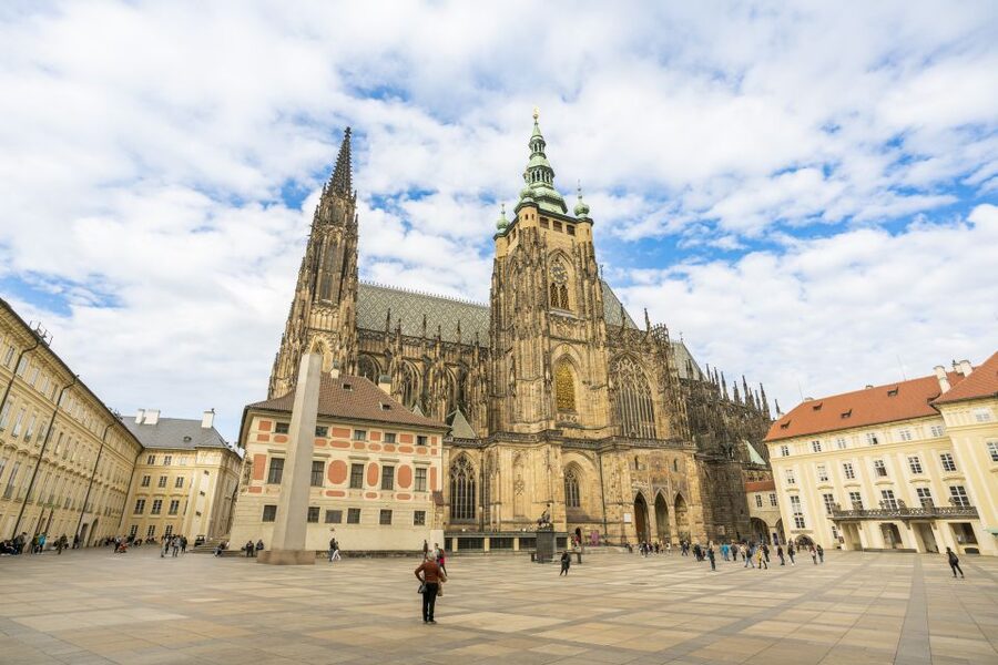 Prague: Castle Tour with Local Guide and Entry Ticket - Golden Lane and the castle’s working residents