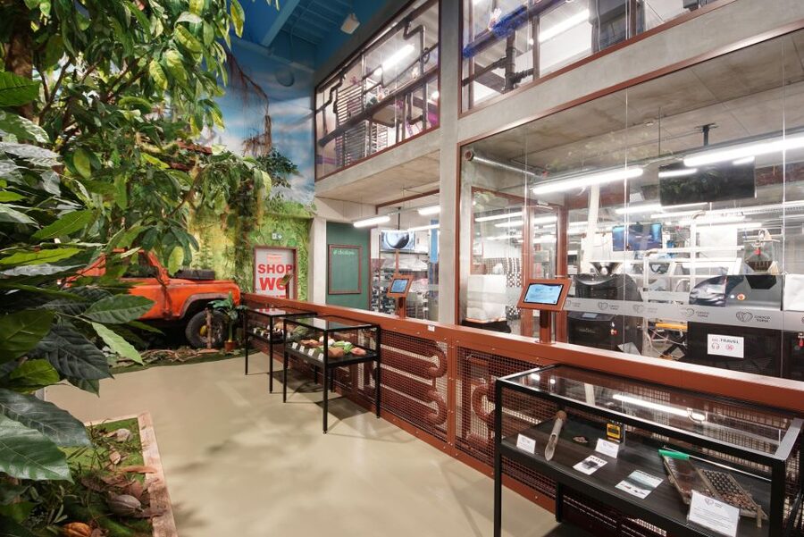 Prague: Chocotopia Chocolate Factory Tour Ticket + Workshop - Look through glass at modern chocolate production