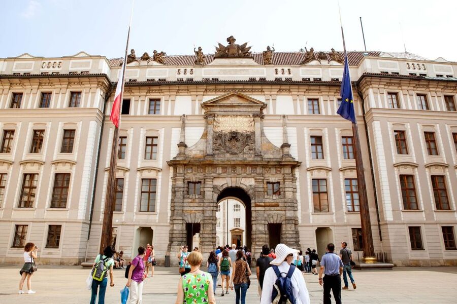 Prague City 3-Hour Tour with Changing of the Guard - From the National Theatre to Charles Bridge