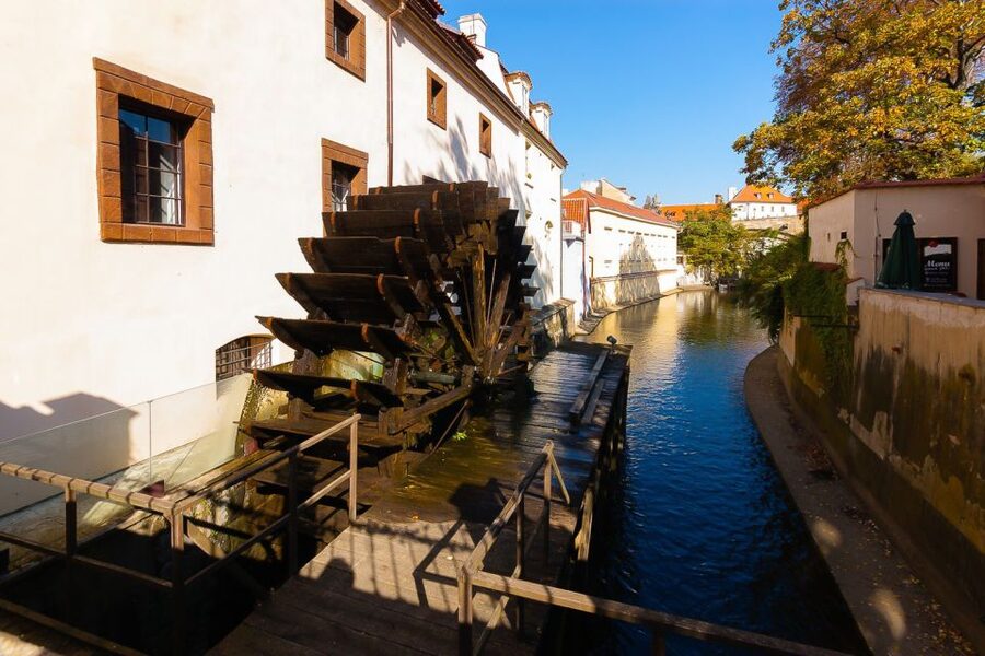 Prague: City Highlights Private Walking Tour - Prague Castle: a strong place to finish