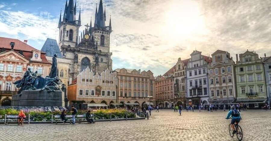Prague: City Highlights Walking Tour - Key points at a glance