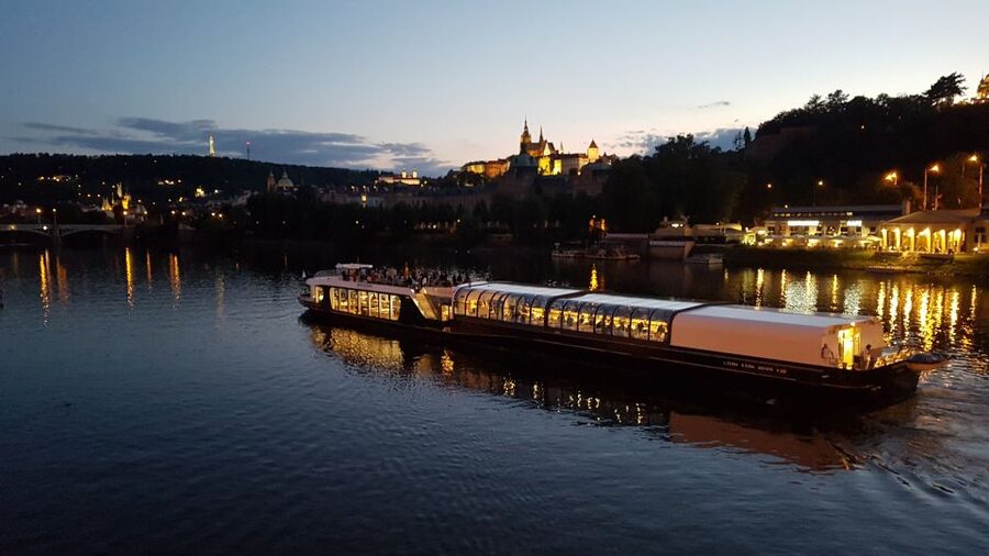 Prague: City Tour and Dinner Cruise with Hotel Pickup - Is the $109 price good value?