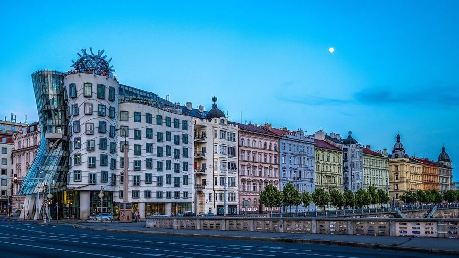 Prague Complete Tour in Spanish & Lunch, Tickets - Why this tour works for a first day in Prague
