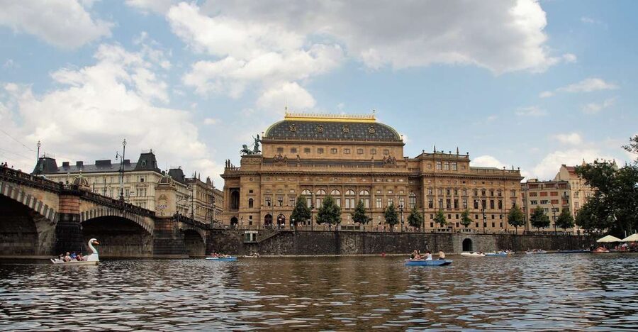 Prague Complete Tour in Spanish & Lunch, Tickets - The Jewish Quarter and Prague’s difficult past