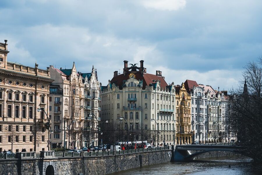 Prague Complete Tour in Spanish & Lunch, Tickets - Timing, walking, and practical trade-offs