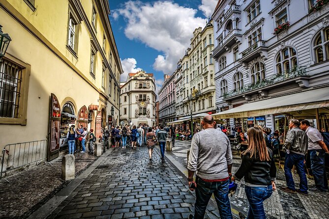 Prague DeLuxe Tour: Views, Hidden Gems, Tastings & River Cruise - Old Town treats and the Charles Bridge crossing