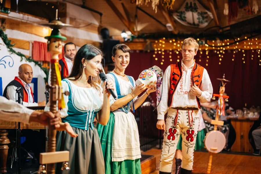 Prague: Dinner with Folk Show and Open Bar - Key points to know before booking