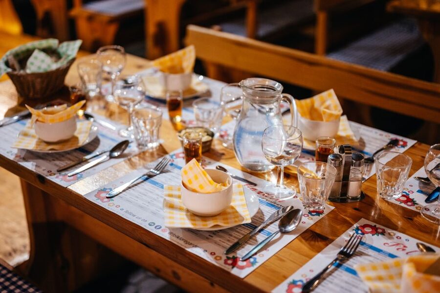 Prague: Dinner with Folk Show and Open Bar - What happens during the folk show