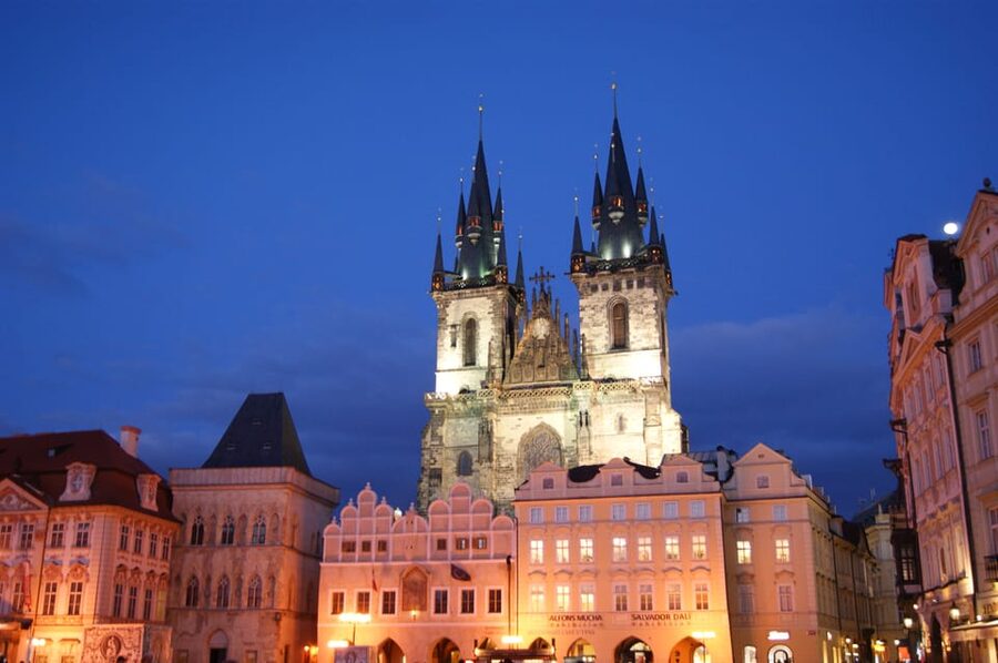 Prague E-Bike City Ride tour : 2hrs - Crossing Charles Bridge to Mala Strana