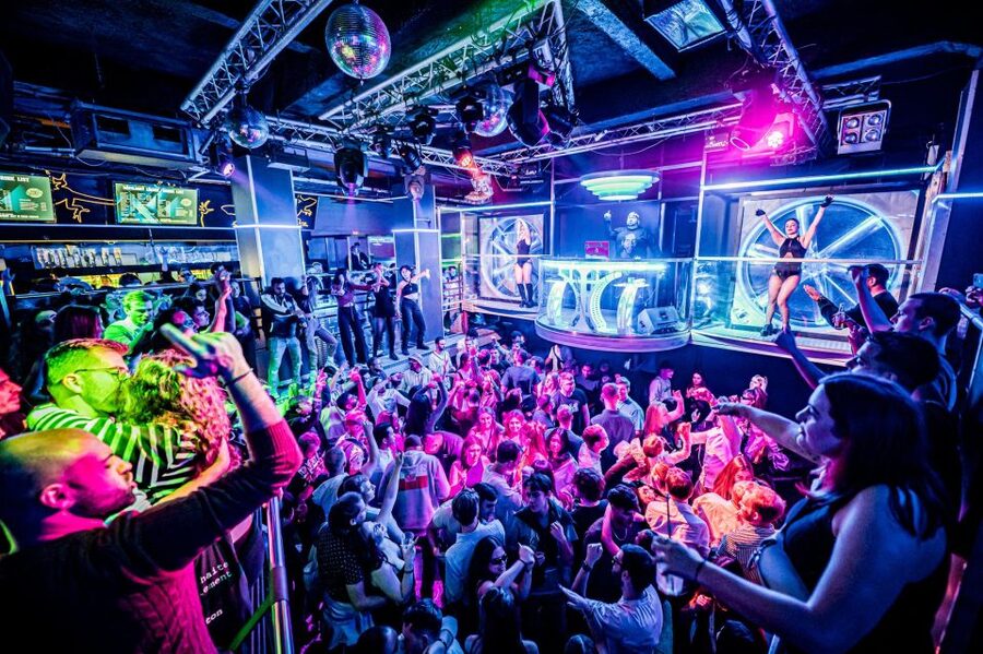 Prague: Entry ticket to Ice Pub Prague with Nightclub Option - Ice sculptures and photo opportunities