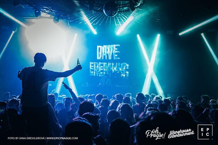Prague: EPIC Nightclub Entry Ticket - Meeting an international crowd