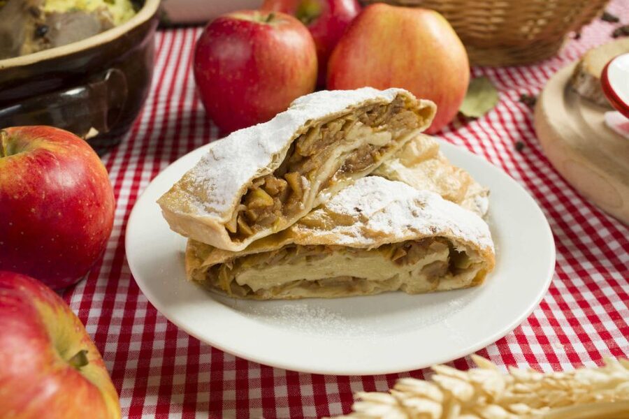 Prague: Evening Folklore Garden Party with Traditional Menu - Key points to know before booking