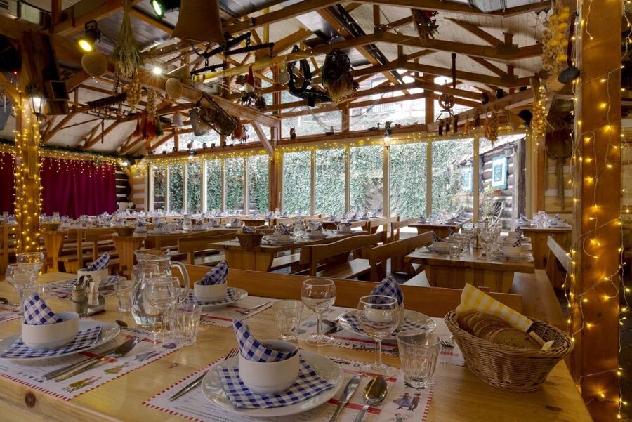 Prague: Evening Folklore Garden Party with Traditional Menu - The welcome drink and the long-table dinner