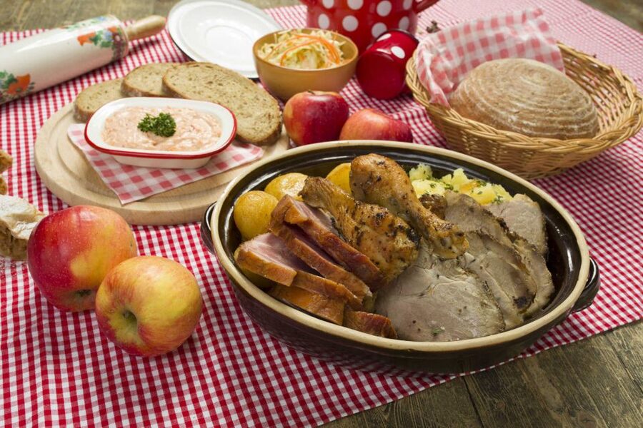 Prague: Evening Folklore Garden Party with Traditional Menu - Who will enjoy this Prague dinner show?