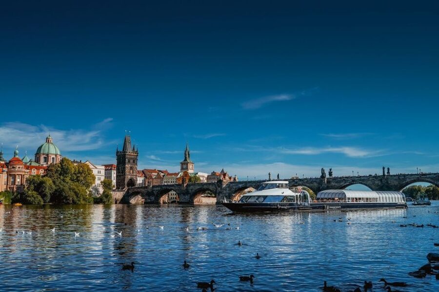 Prague: Evening Vltava River Eco Cruise with Prosecco - Seeing Prague Castle from the Vltava