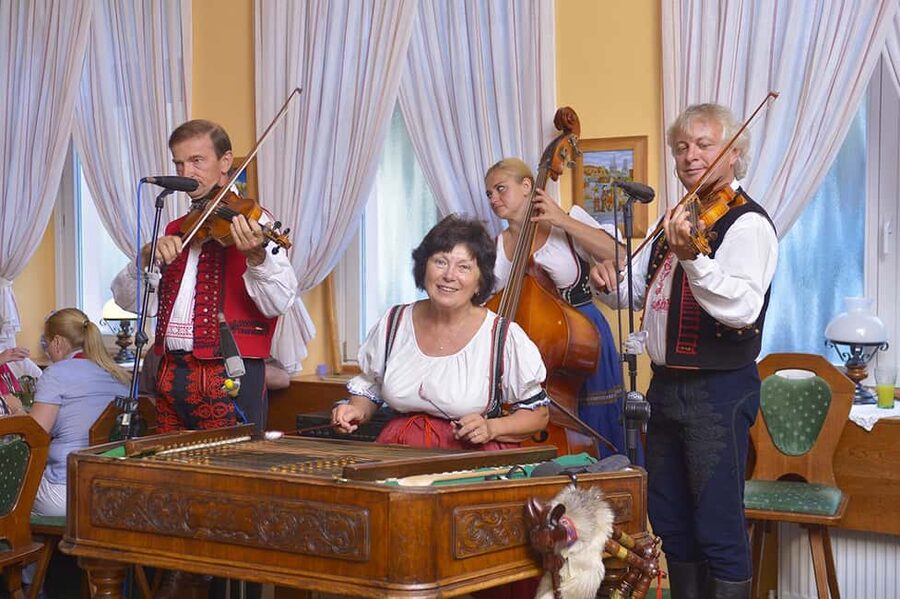 Prague: Folk Dancing Dinner Experience - Four courses with meat and vegetarian options