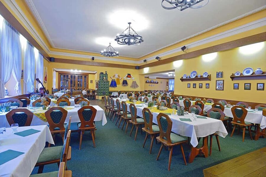 Prague: Folk Dancing Dinner Experience - Unlimited Czech beer, wine, and soft drinks