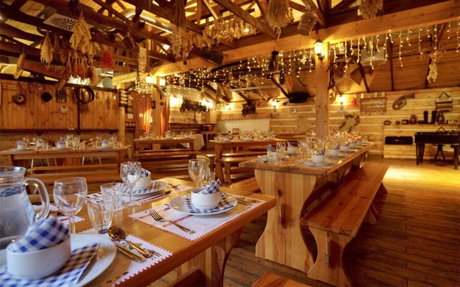 Prague: Folk Dancing Dinner Experience - Traditional music, singing, and dancing take center stage