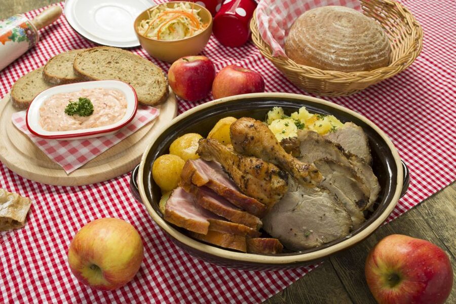 Prague: Folkloric Dinner Show with Unlimited Drinks - Music, dancing, and the moment you join in
