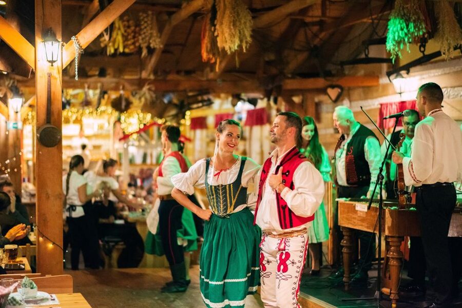 Prague: Folkloric Dinner Show with Unlimited Drinks - Is $62 a fair price?