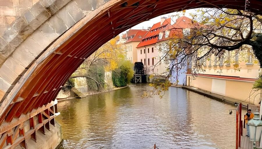 Prague: Full-Day Private Tour of Prague - 5 hours - What the guide style seems to add