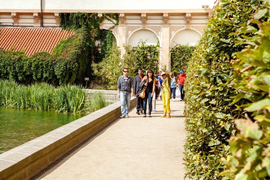 Prague: Full-Day Sightseeing Tour with Cruise and Lunch - Key points to know before booking