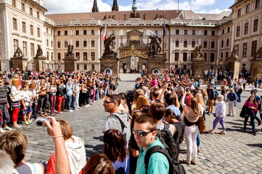 Prague: Full-Day Sightseeing Tour with Cruise and Lunch - A one-hour Vltava cruise to finish the day