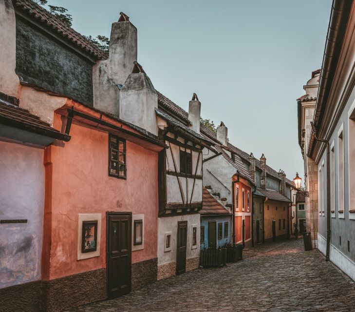 Prague: Full-Day Sightseeing Tour with Cruise and Lunch - A seven-hour introduction to Prague