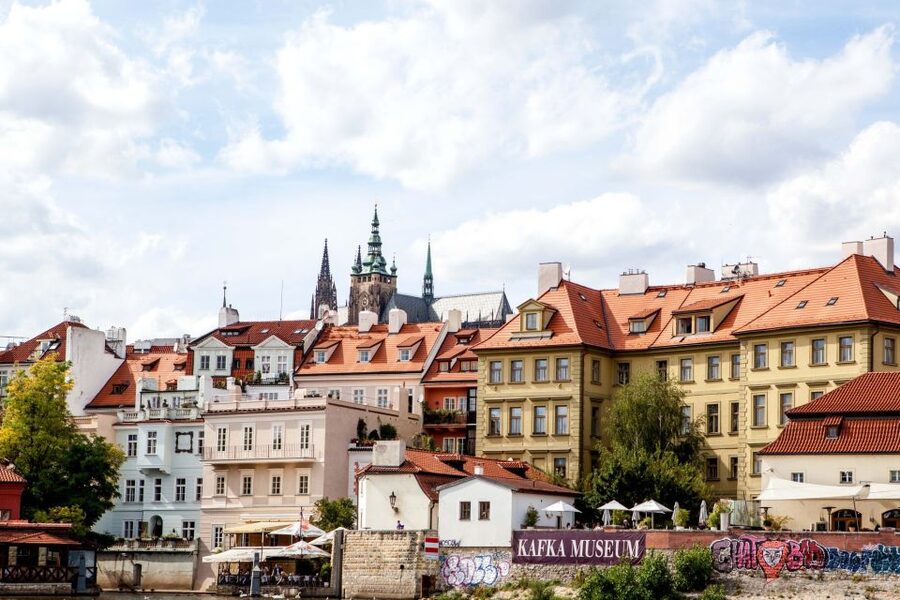 Prague: Full-Day Sightseeing Tour with Cruise and Lunch - Castle Town and the diplomatic quarter