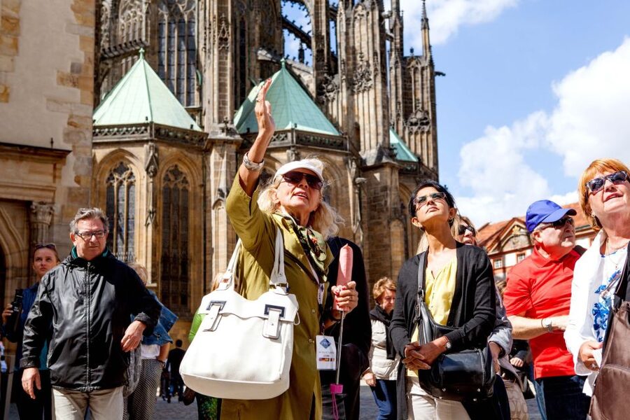 Prague: Full-Day Sightseeing Tour with Cruise and Lunch - Prague Castle and Saint Vitus Cathedral