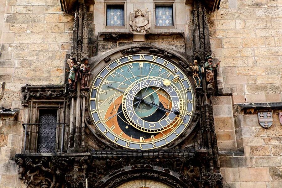 Prague: Full-Day Sightseeing Tour with Cruise and Lunch - Old Town Square and the Astronomical Clock